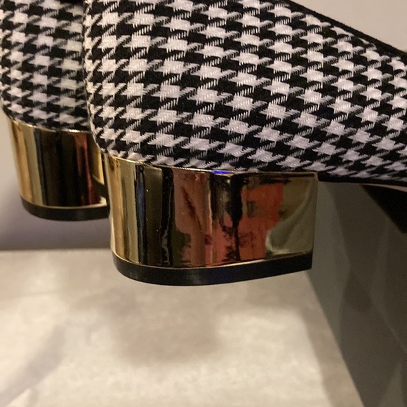Beautiful  Mid Block Heels 👠 Flats, size -7, Color Black/White Houndstooth - Picture 9 of 10